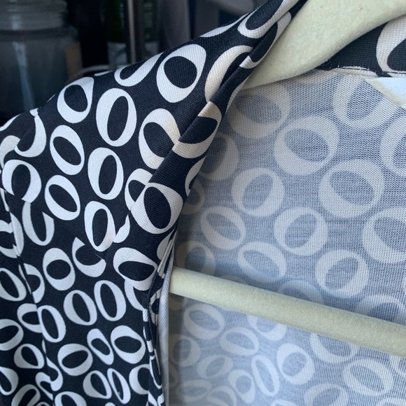 DIANE VON FURSTENBERG JEANNE TWO BLACK WHITE CHAIN LINK SILK WRAP - Picture 5 of 5